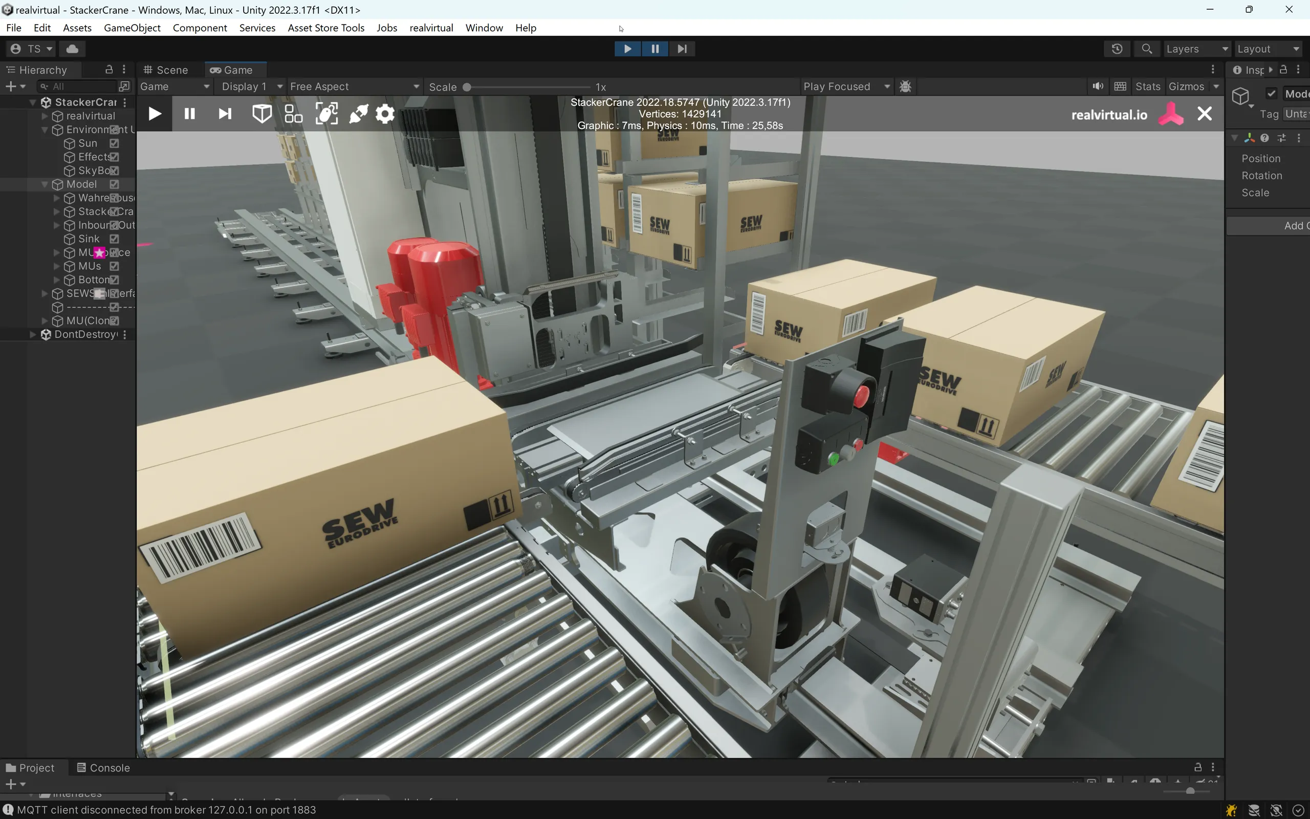 Laufende Anlagensimulation im Unity Editor: Regalbediengerät-Zelle mit Rollenförderern, Antrieben, Sensoren und Live-Physikstatistik